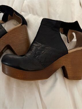 Free People Black Leather Open-Back Platform Heels size 39 (8.5 women’s)